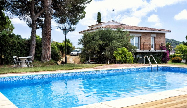 CINTO - House for 11 with garden and private pool 25 minutes from Barcelona