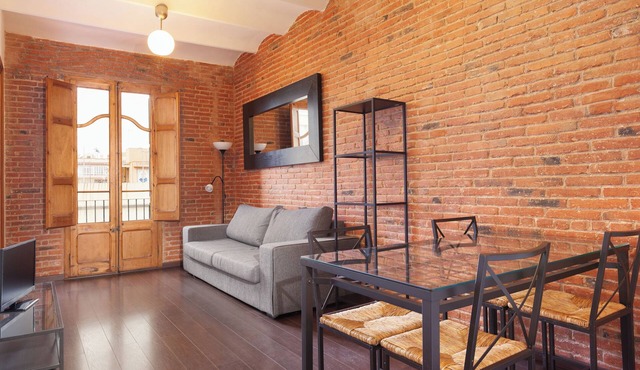 Classic and Cozy Apartment Just by Sagrada Familia With AC a