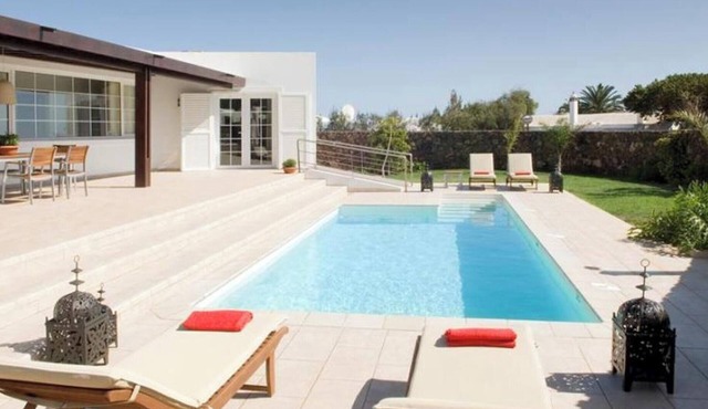 Contemporary Puerto del Carmen Villa | 3 Bedrooms | Casa Janubio Dos | AC