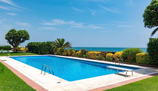 Cosy apartment for 6 people with pool, WIFI, TV and balcony