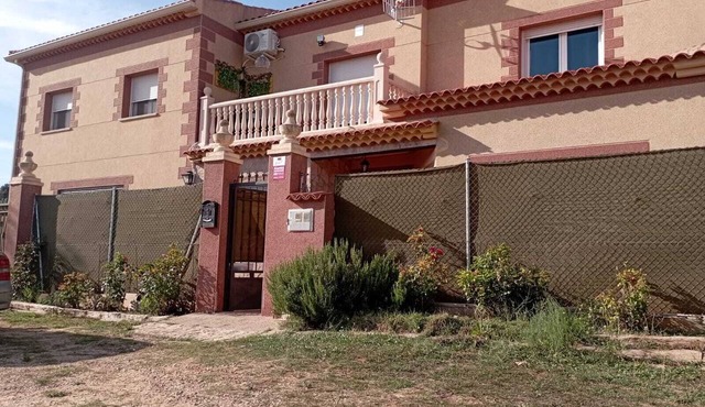 Country House with a Private Pool, 10 Minutes from Cuenca, for Groups ⭐