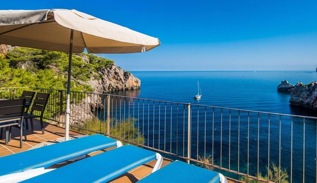 Cozy home in Deia with WiFi