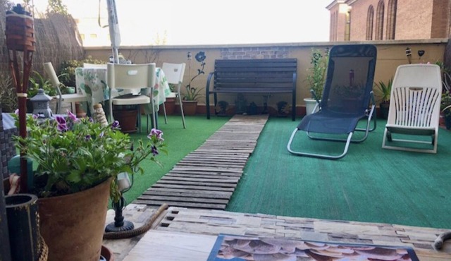 Cozy & Sunny Loft With Terrace. 10 Minutes Downtown