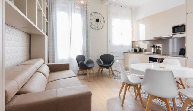 Deluxe apartment with balcony close to the beach!