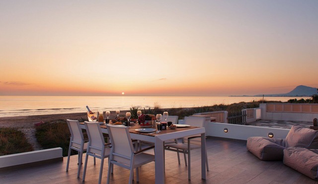 Denia Beach Lodge - Holiday House on the beach