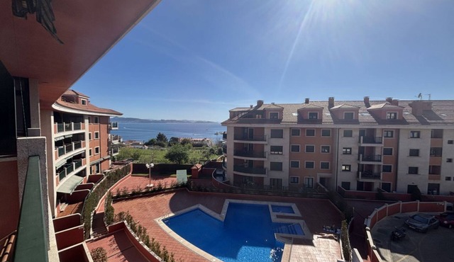 Desconectaengalicia Miraflores swimming pool and sea view