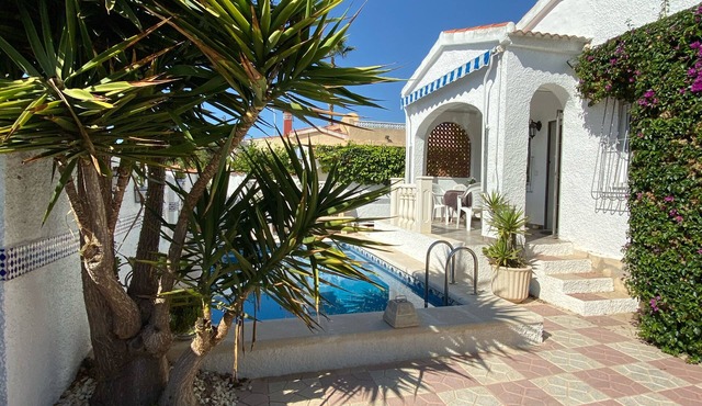 Detached house with private pool