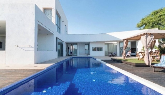 Detached villa with private pool and 1000m2 garden