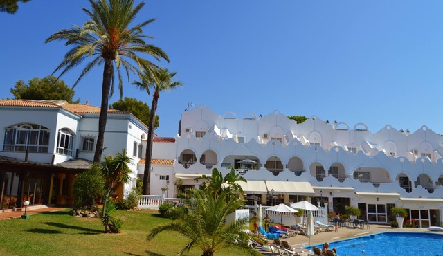 DUPLEX MARBELLA APT. WITH GREAT FACILITIES, GYM, POOLS & INDOOR POOL. SLEEPS 6