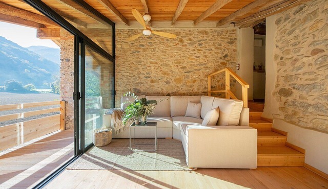 'Eixida' Apartment with Mountain Views and Wi-Fi
