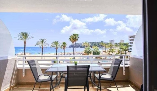 Elegant beachfront apartment in Magaluf