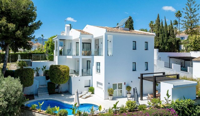 Elegant Marbella Villa with Seaview