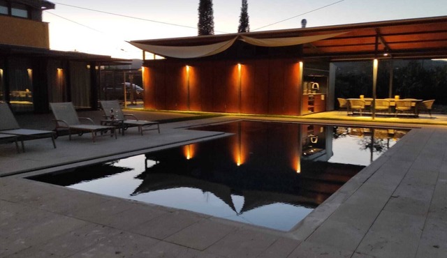 Encantadora Masía con Piscina, Entre Viñedos y Bodegas, a Media Hora del mar