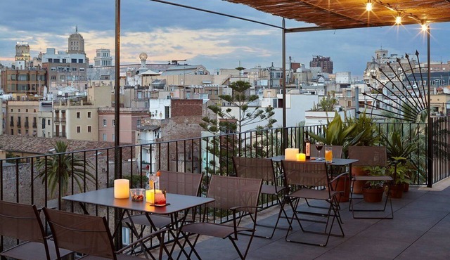 Ensuite rooms in Gràcia and near the Sagrada Familia! Perfect for big groups!