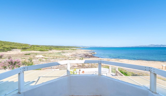 Holiday Home 'Es Mirador' with Sea View, Wi-Fi and Air Conditioning