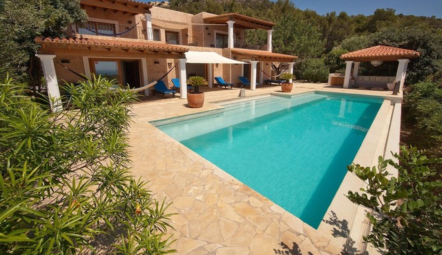 €999 August nightly Price to Owner High End Villa, Private Pool & Sea View