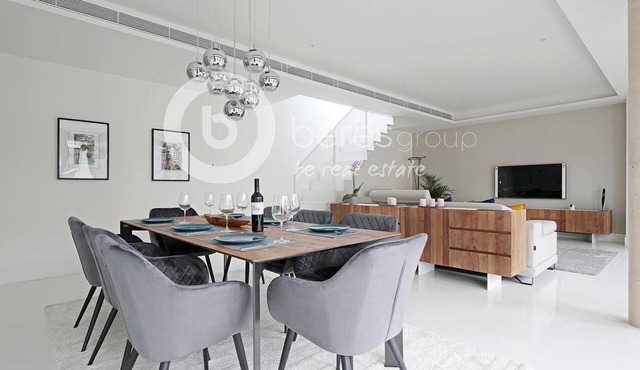 Exclusivo Ático con Piscina y Terraza Privada, Bien Ubicado Para Vivir la Ciudad