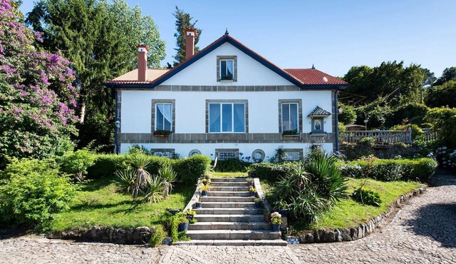 für 12 Personen und 2 Kinder in Redondela, Costa Verde Spanien (Rías Baixas) by Interhome