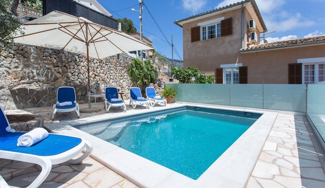 Fantastic Apartment “Casa Paqui”with Sea View, Mountain View & Wi-Fi in Puerto de Sóller