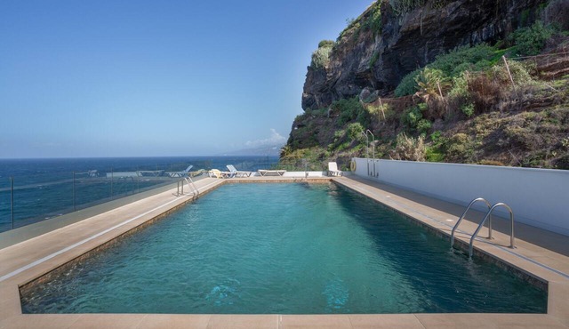 'Frente Oceano' Studio with Sea View, Private Pool, and Wi-Fi