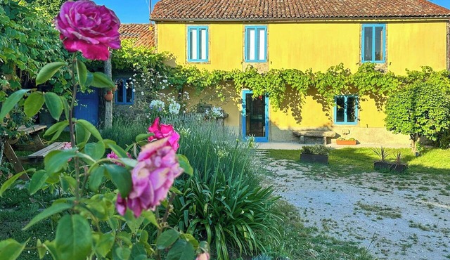 Galician stone house with hórreo and garden