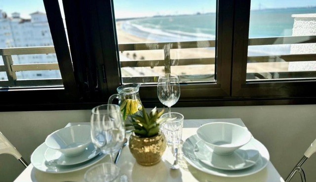 GATU Arena 1º linea de playa, parking gratis, vistas al mar, piscinas- Preferente mayores de 21 años y familias