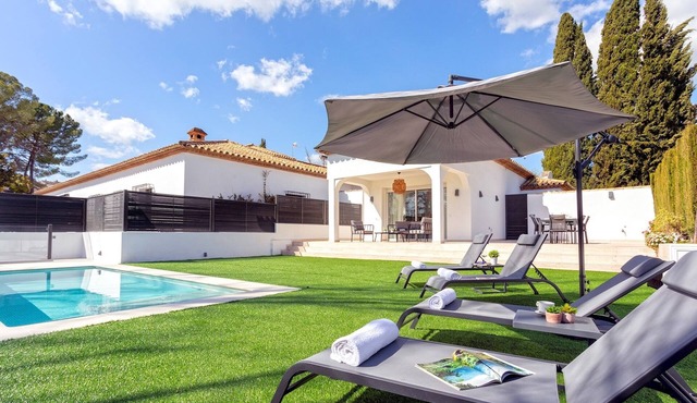 Genteel Home Villa El Brillante