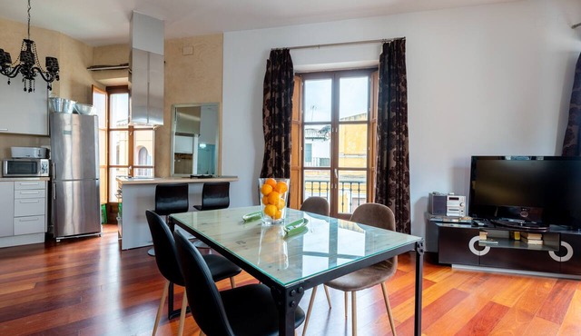 Gorgeous Apartment with Swimming Pool and Cathedral View