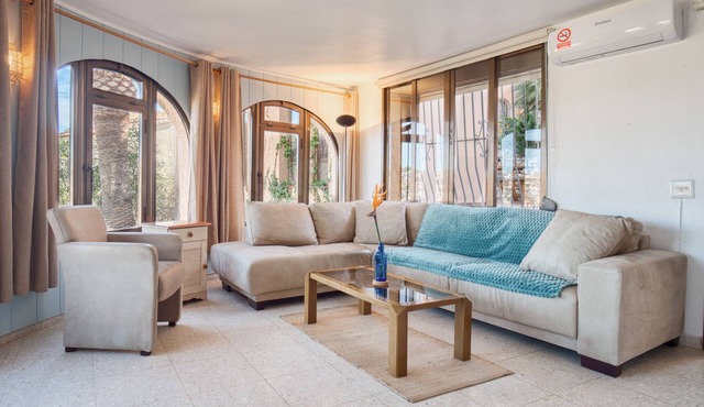 Holiday Apartment "Charissa" with Sea View, Shared Pool & Wi-Fi