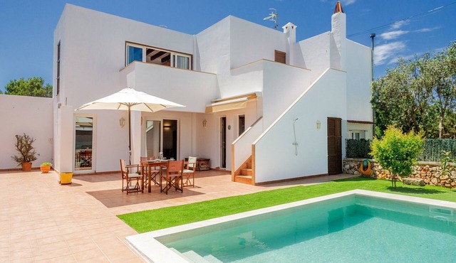 Holiday Apartment "Villa Payu" with Pool, Wi-Fi, Air Conditioning