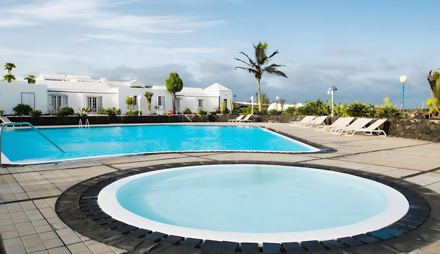 Holiday Home 'Caleta Campos Bungalows' with Sea View, Shared Pool and Wi-Fi
