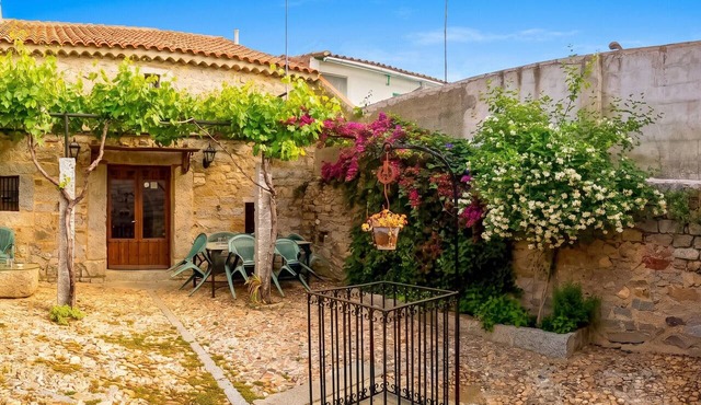 Homerez - Charming House in Añora with Garden