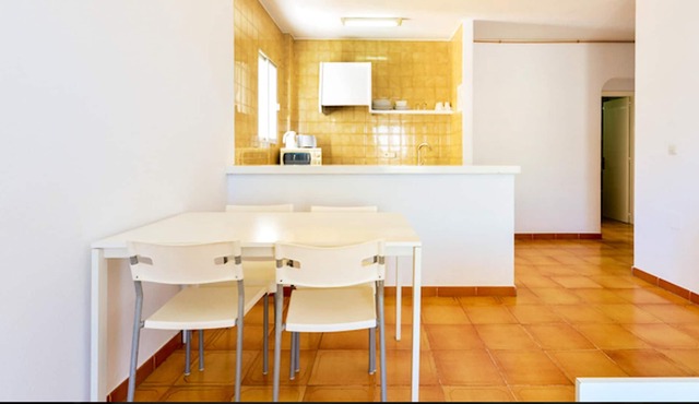 Homerez - Apartment for 3 pers. with shared pool and sea view