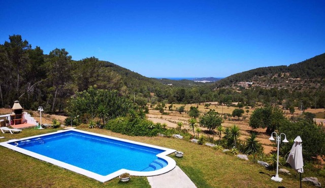 IDILICA HOUSE SURROUNDED BY NATURE AND WONDERFUL VIEWS TO THE SEA I TO SAN ANTONIO.