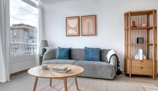 Impeccable Pedralbes 2BR, by Blueground
