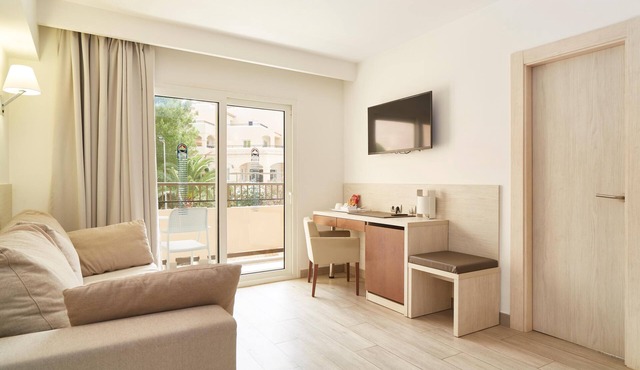 Invisa Hotel Club Cala Blanca