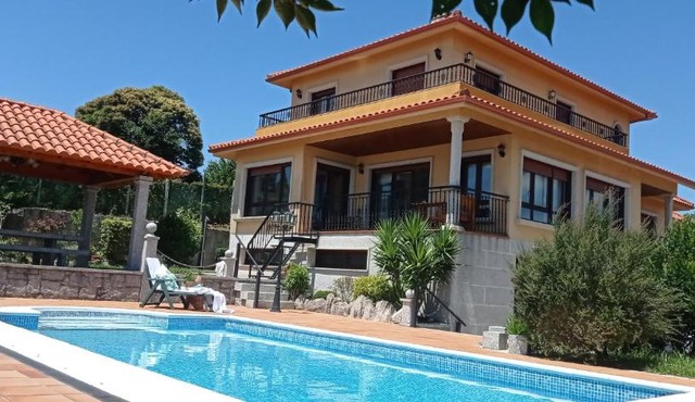 Itxi y Jamin - Chalet con vistas a la Ria de Vigo