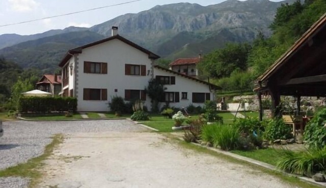 Jana, Apt. Rural. Picos de Europa, near the beach, 4 +1 (5 persons) in Peñamellera Alta