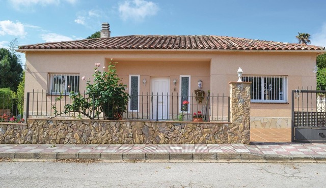 Just a few kilometers from the picture-perfect sandy beaches, you will find this cozy vacation home