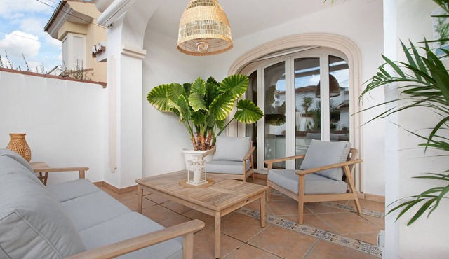 La Casita del Mar – House with Jacuzzi, Garden & Terraces 300 m from the Beach in Torremolinos