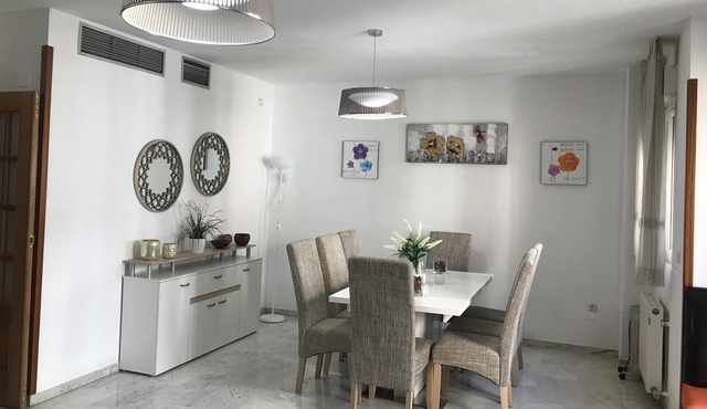 Large, central and bright, AC and heating. Private parking. Also long rentals