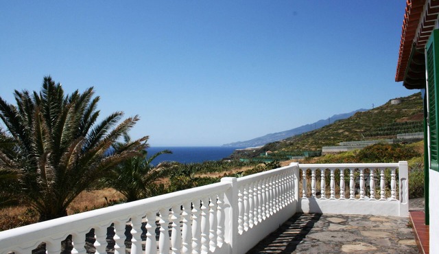 Located at sea level, privacy and sea views