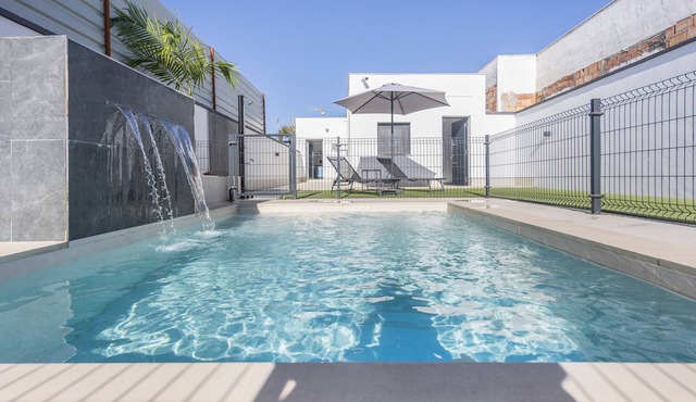 Loft Roche: Private Pool, Wi-Fi & AC – Perfect for Couples or Families