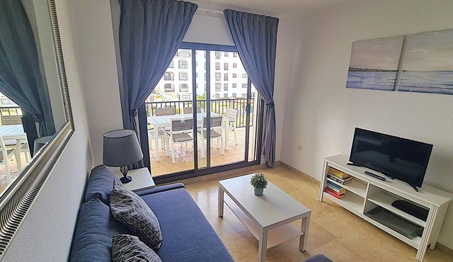 Lovely 2-Bed Apartment in Marina de la Duquesa in Puerto de la Duquesa