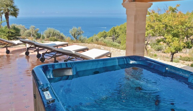 Lovely home in Estellencs with WiFi