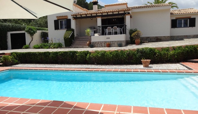Lovely villa - La Sella, Denia, flat plot, large pool, air con throughout, wifi.