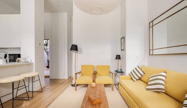 🌙 Lunero: Elegant One-Bedroom Retreat in Seville’s Historic Old Town