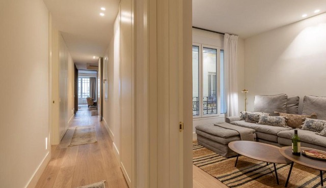 Luxury 3-Bed Apartment in Salamanca, Madrid