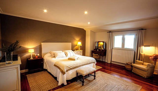 Maran Home - Suite with Shared Bathroom
