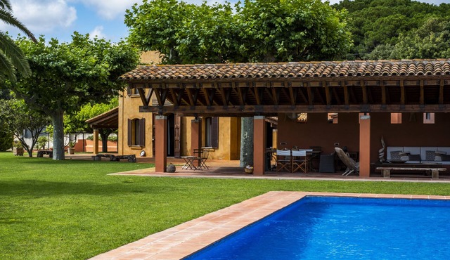 Masia Balís - Mediterranean villa with sea views and pool,
